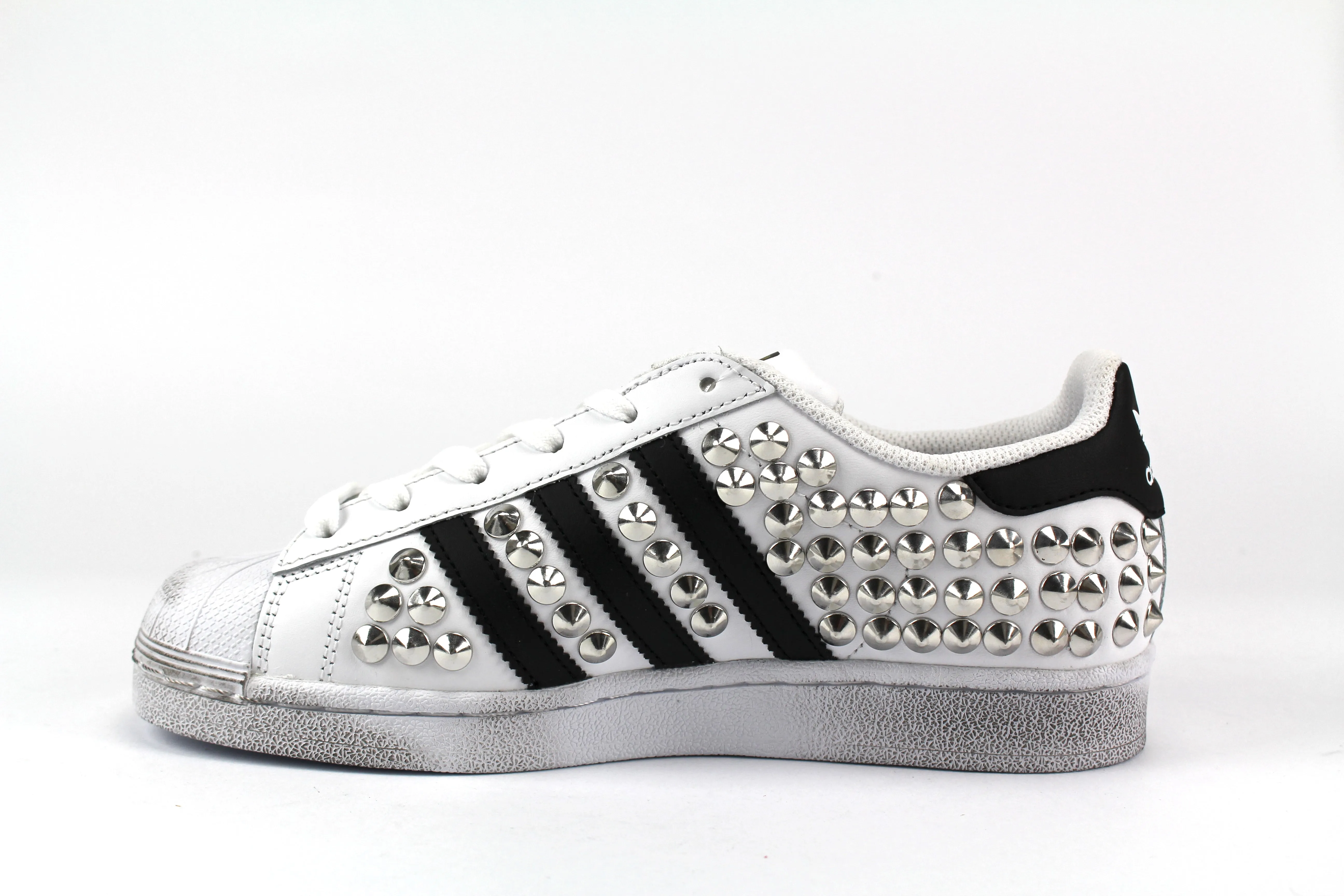 Adidas Superstar Total Borchie Minimalist Look