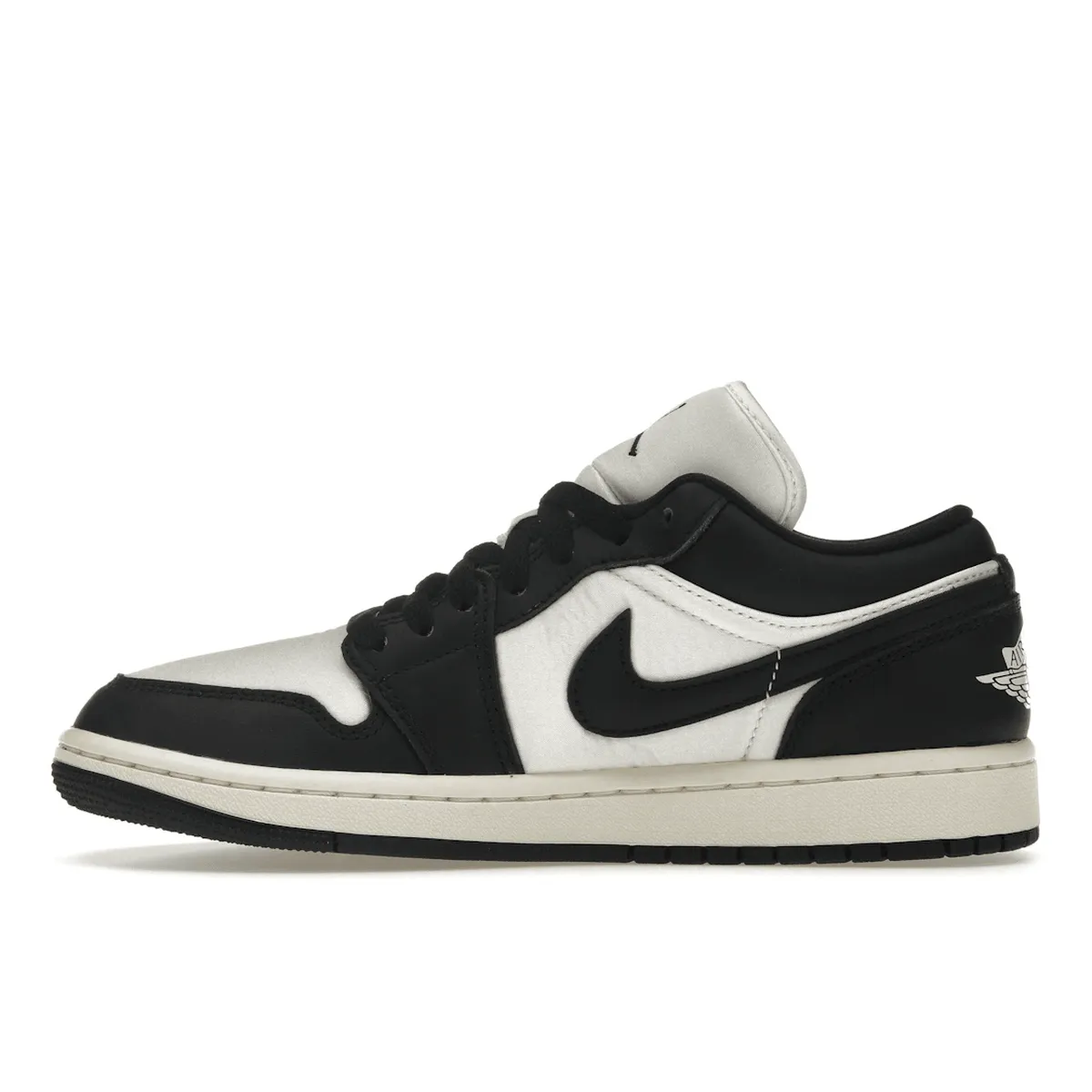 Air Jordan 1 Low SE Vintage Panda Ultra Traction