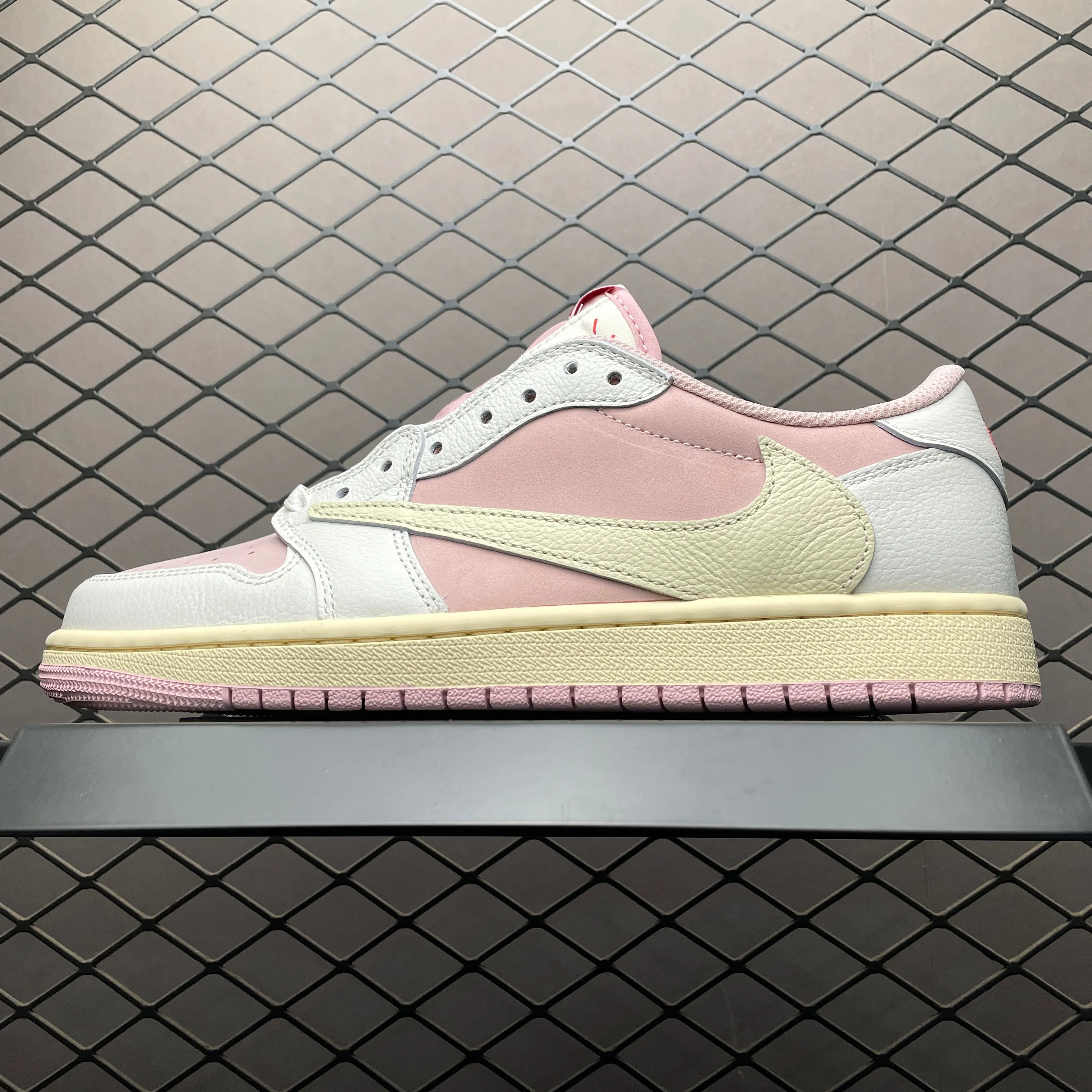 AJ1 Low Travis Scott Shy Pink Flexible Flow
