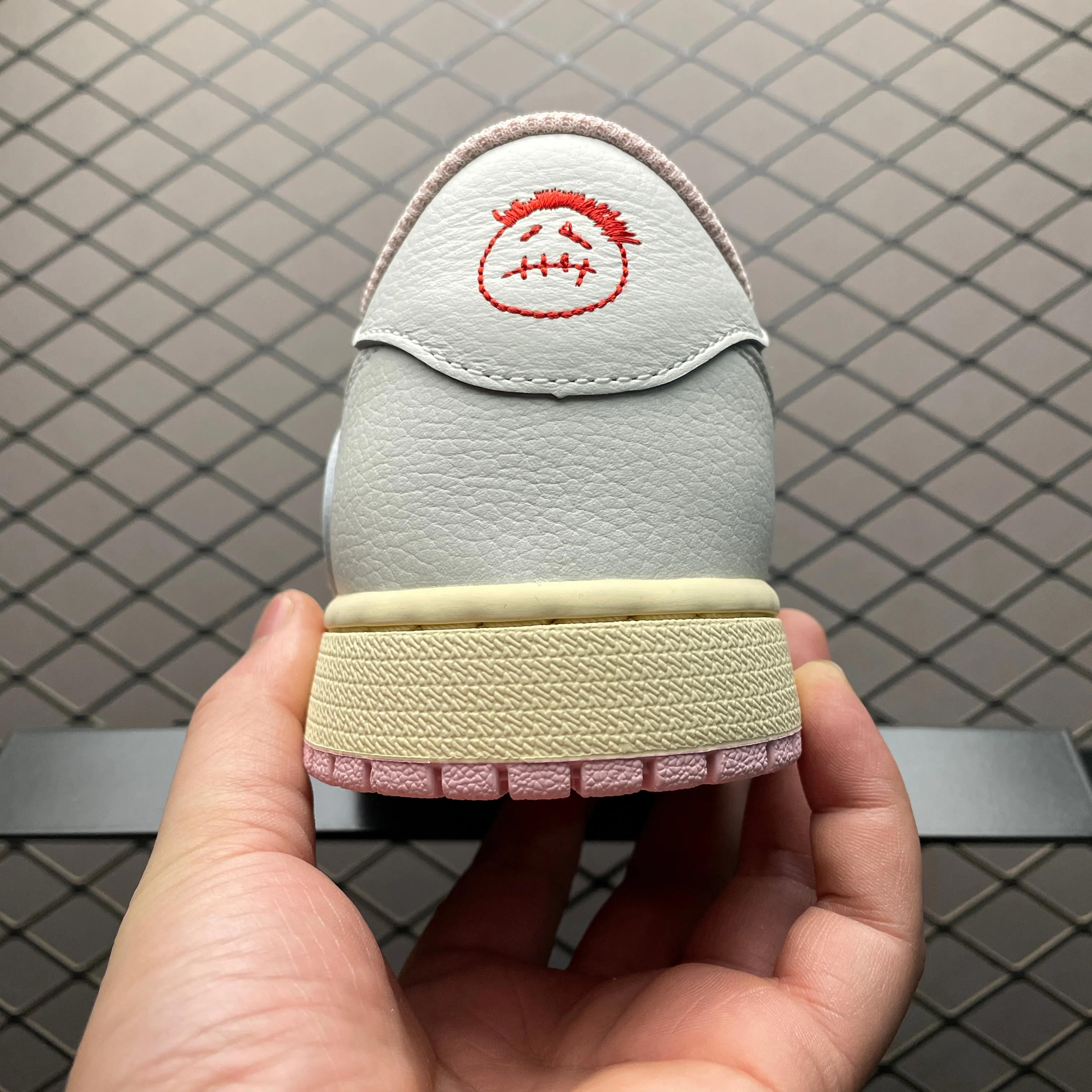 AJ1 Low Travis Scott Shy Pink Flexible Flow