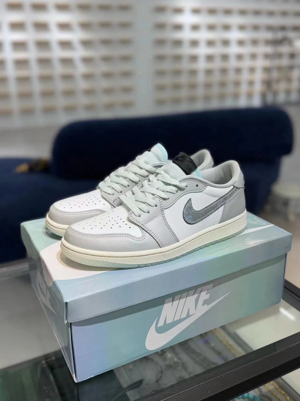 AJ1 Low Year of the Snake Impact-absorbing durability