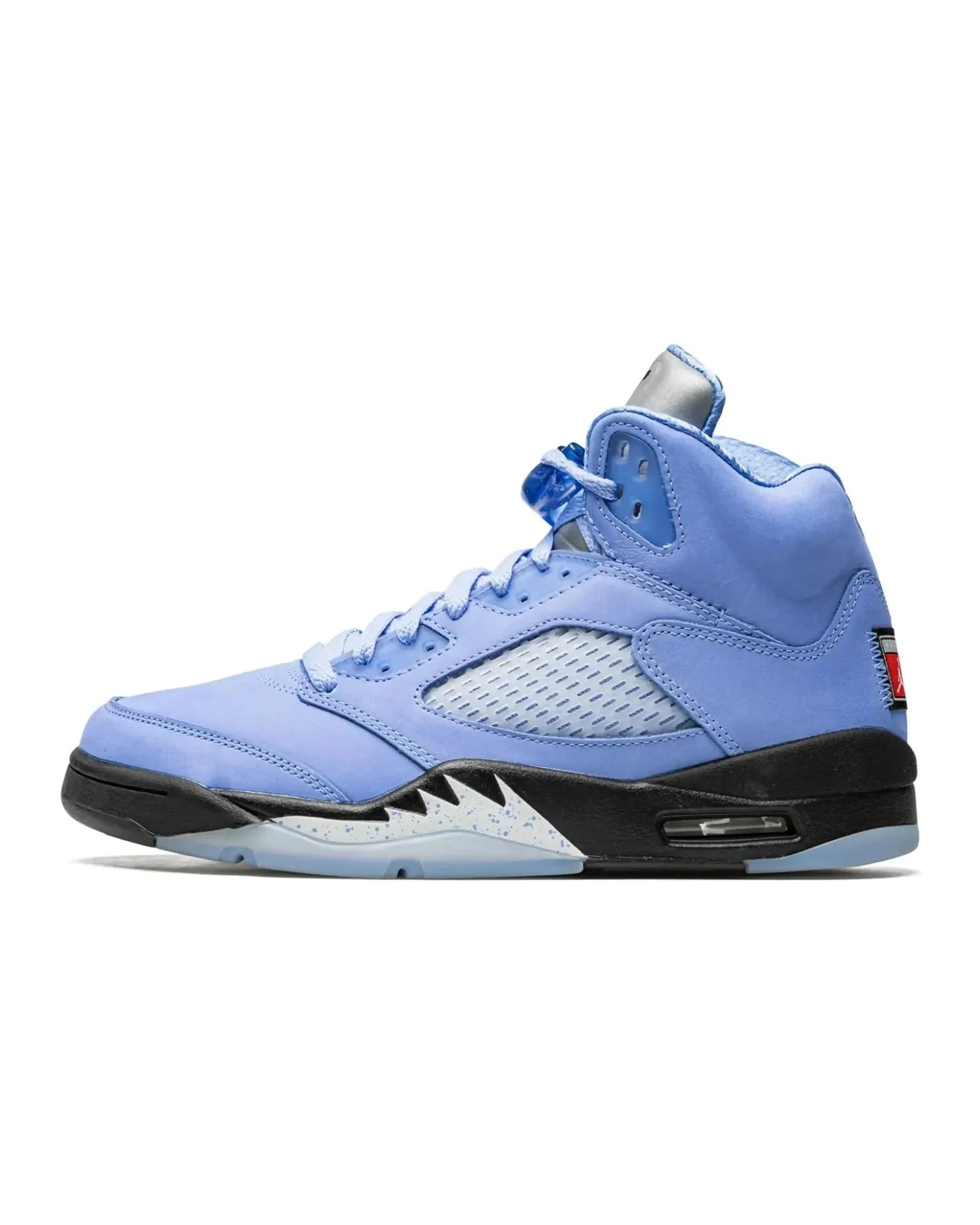 Street traction Nike Air Jordan 5 UNC