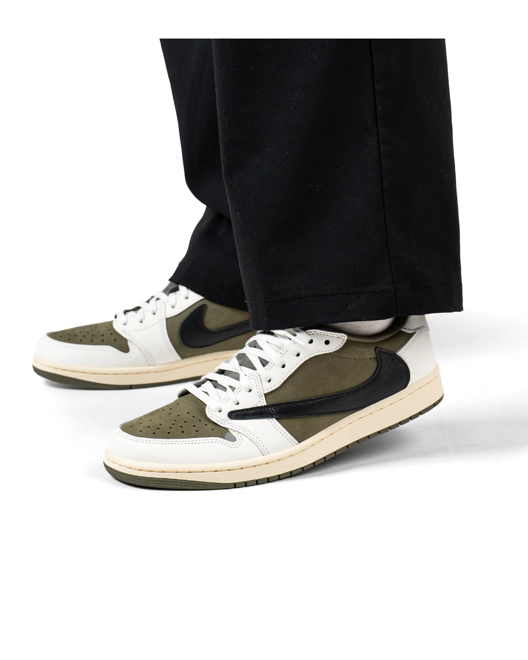 Breathable Material Nike Air Jordan 1 Retro Low OG SP Travis Scott Medium Olive
