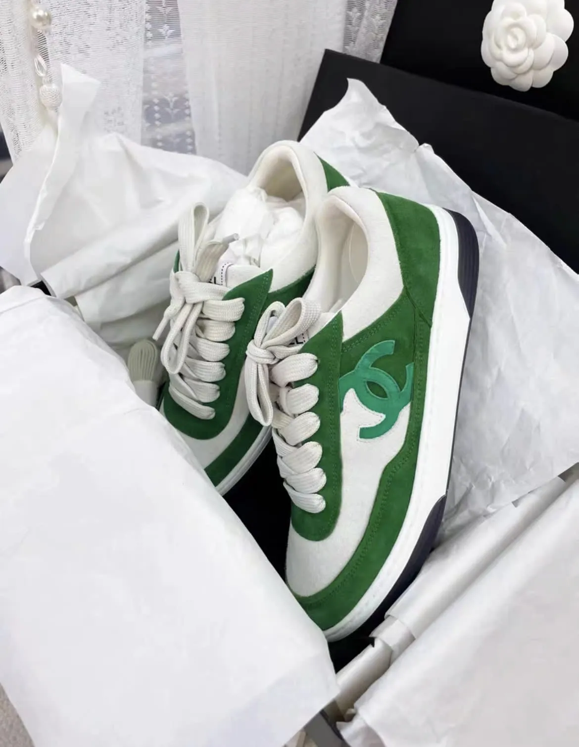 Chanel 23P 38 size green  suede sneakers Slip-resistant fit
