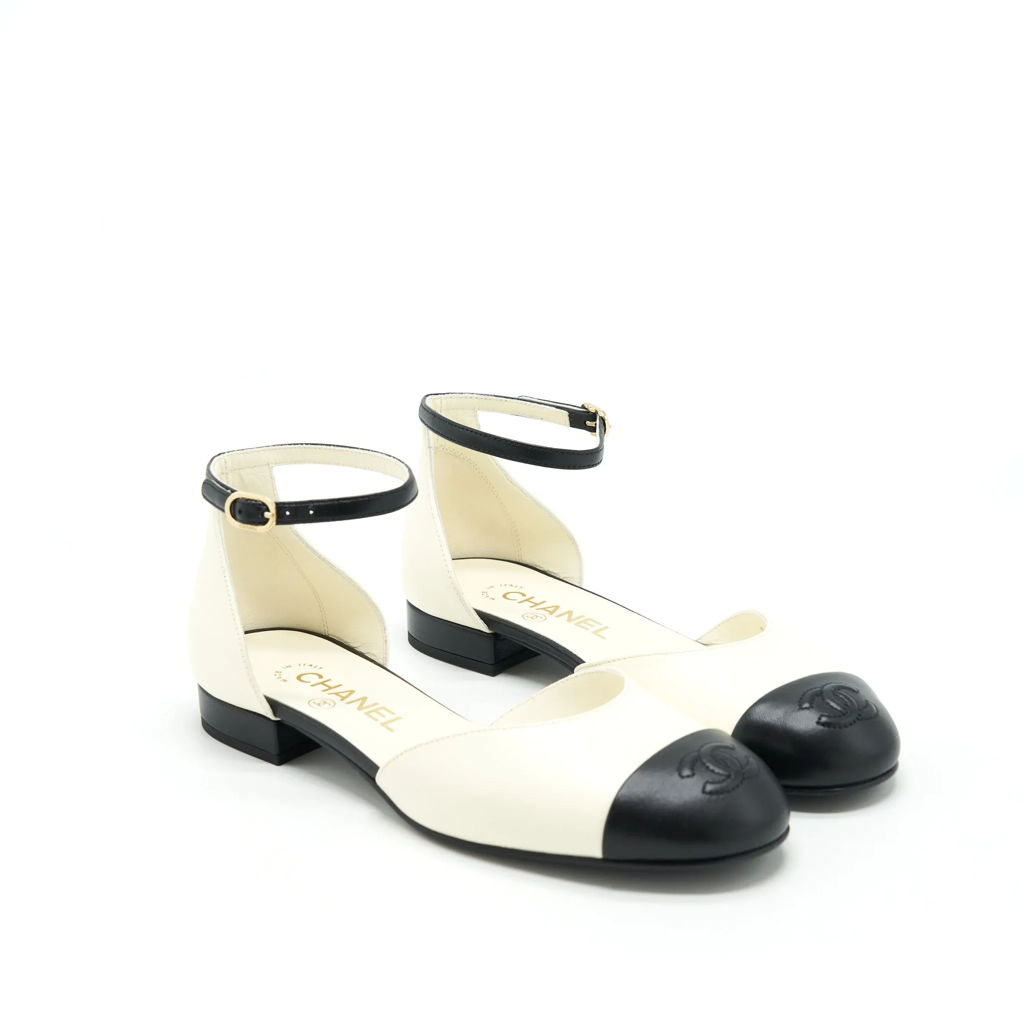 Chanel Size 37 Open Flat Shoes Lambskin Ivory / Black Elegant