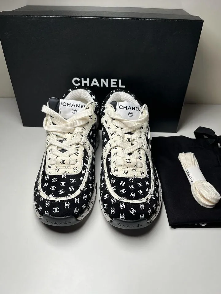 CHANEL White Black suede CC Logo Trainers Sneakers size 37C full set Clean Build