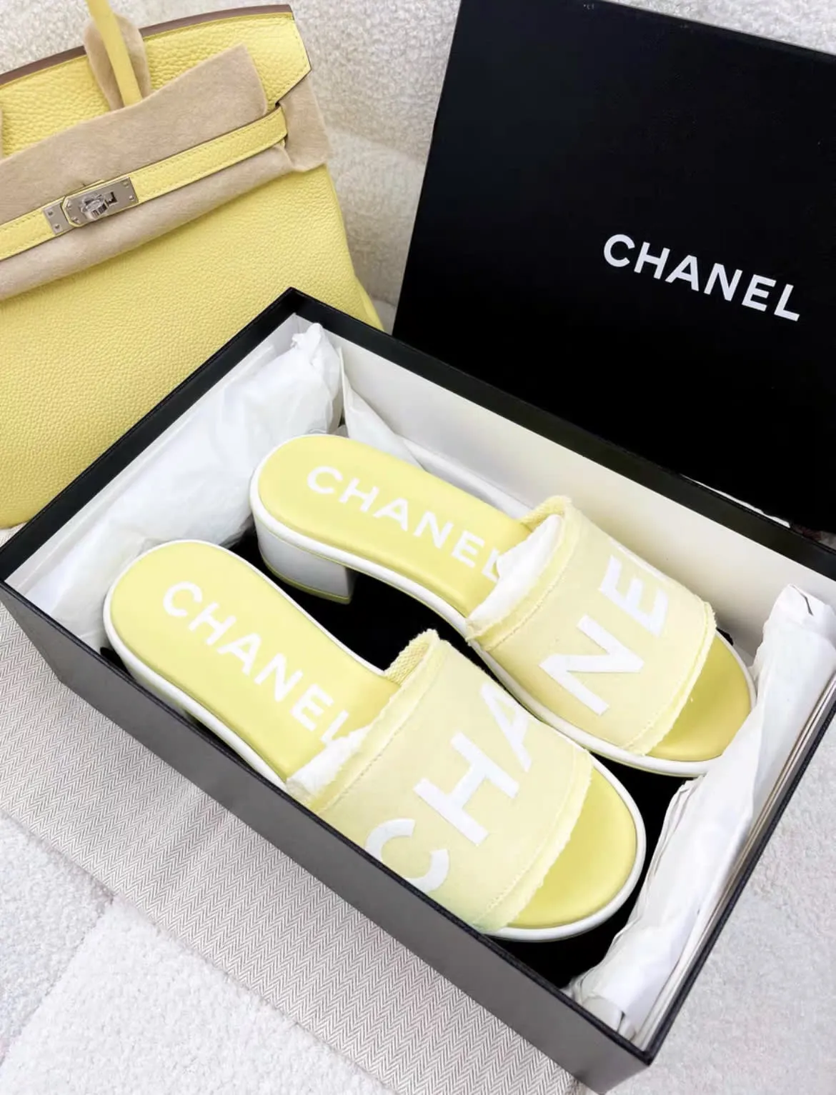 Comfort Ready Chanel 24C yellow sandals