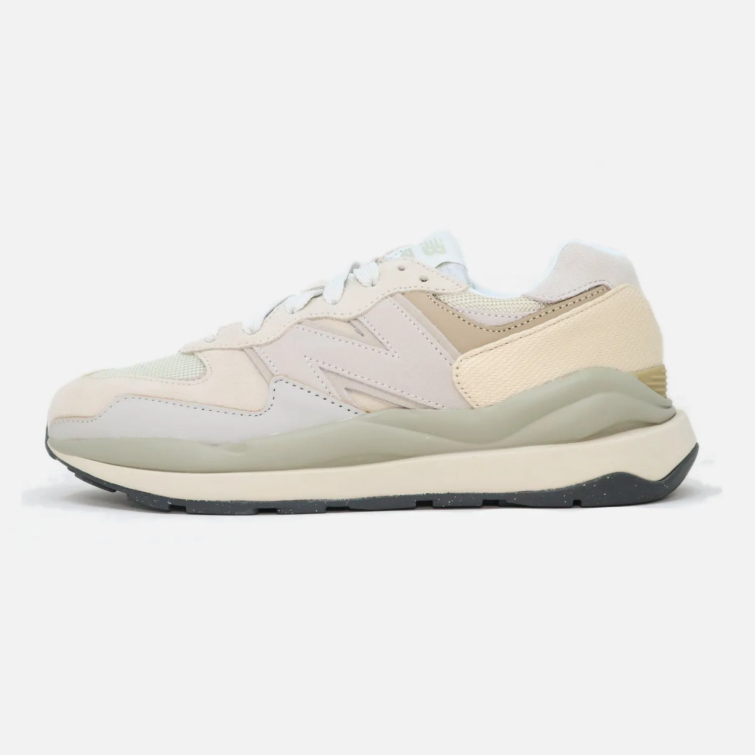 Petite Fit Hill Walk Men's New Balance 5740 GRM Trainers