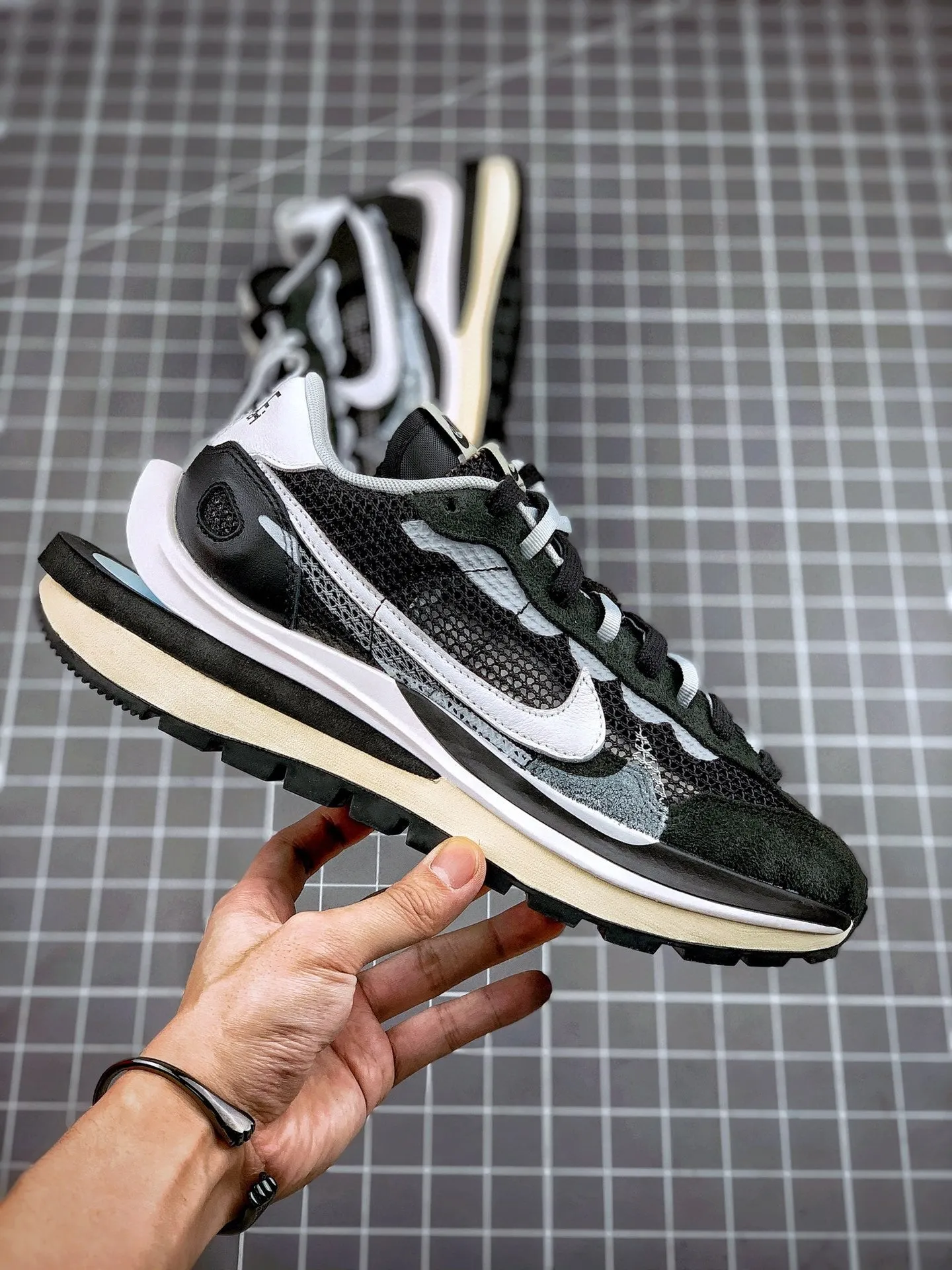 Cushion - Focused Sacai Vaporwaffle Black White