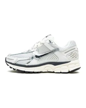 Nike Zoom Vomero 5 Photon Dust Metallic Silver training routine shoe goal Foot Protection