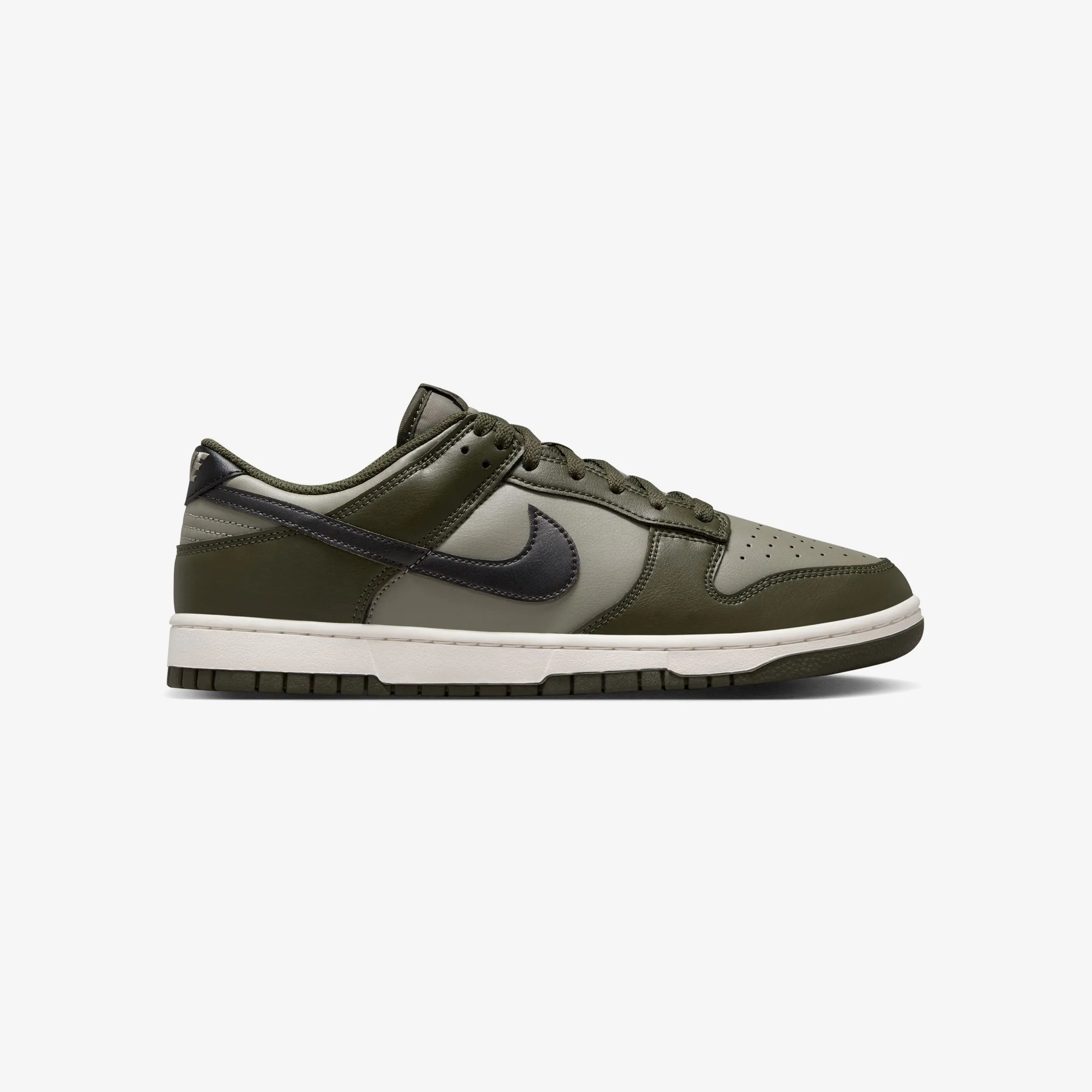 Travel Essentials Dunk Low Retro