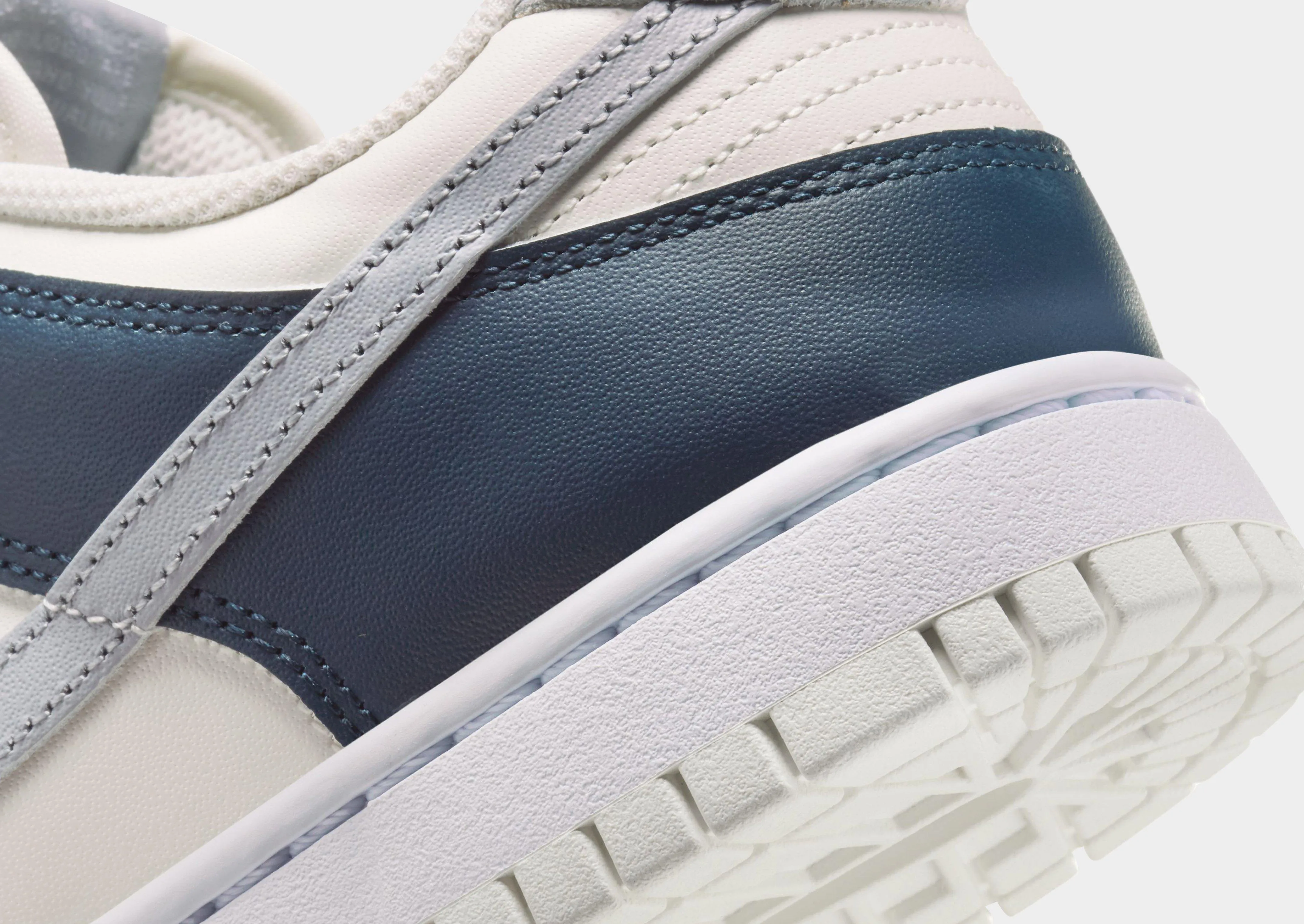 Dunk Low Women's Camp-Lock