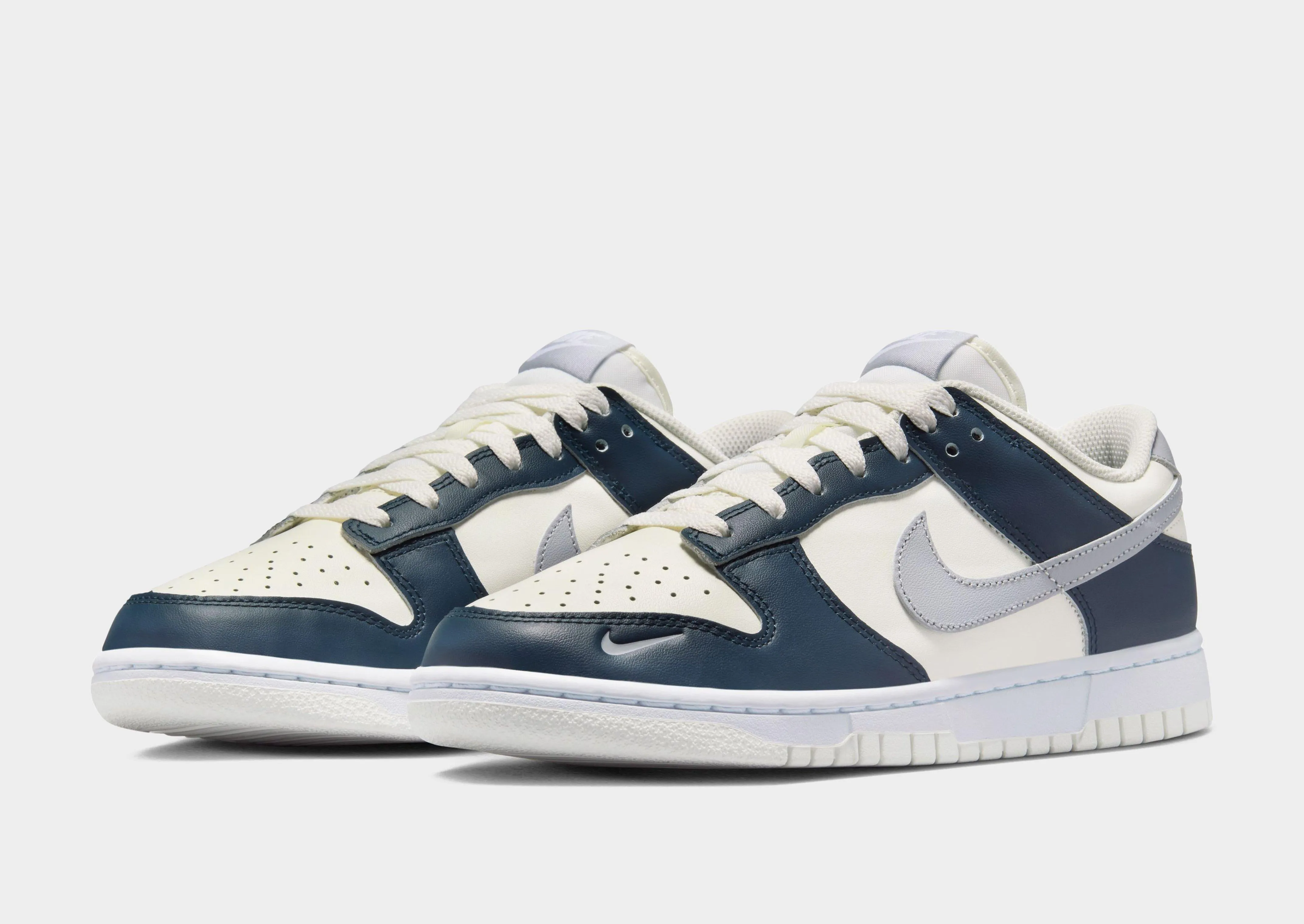 Dunk Low Women's Camp-Lock