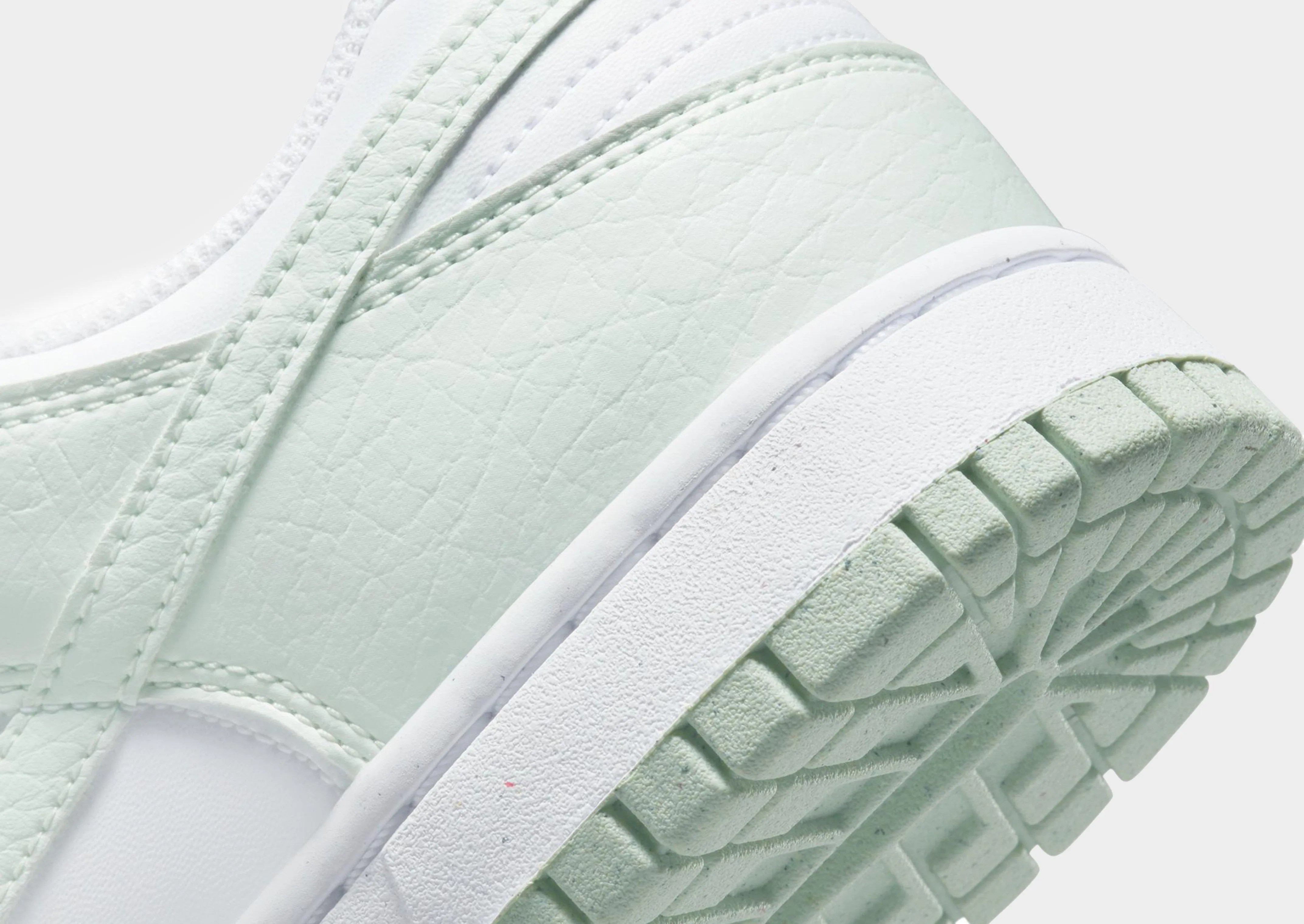 Dunk Low Women's Cushioned heel