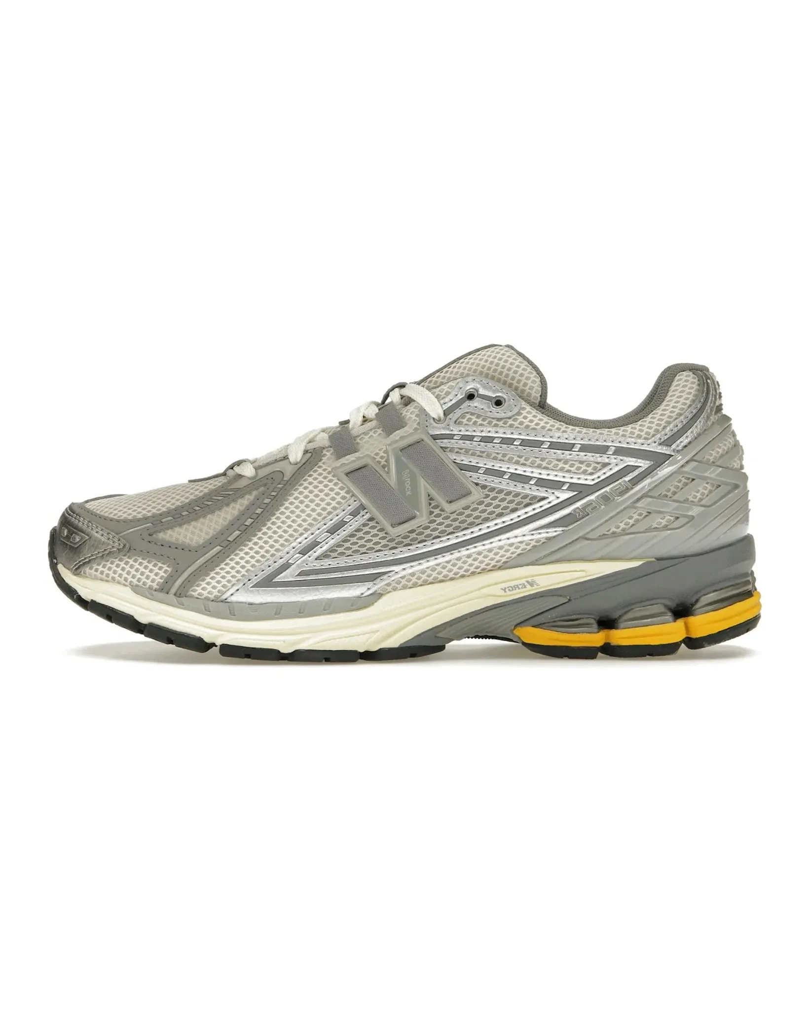 running in the countryside racing footwear New Balance 1906 Moonbeam Raincloud