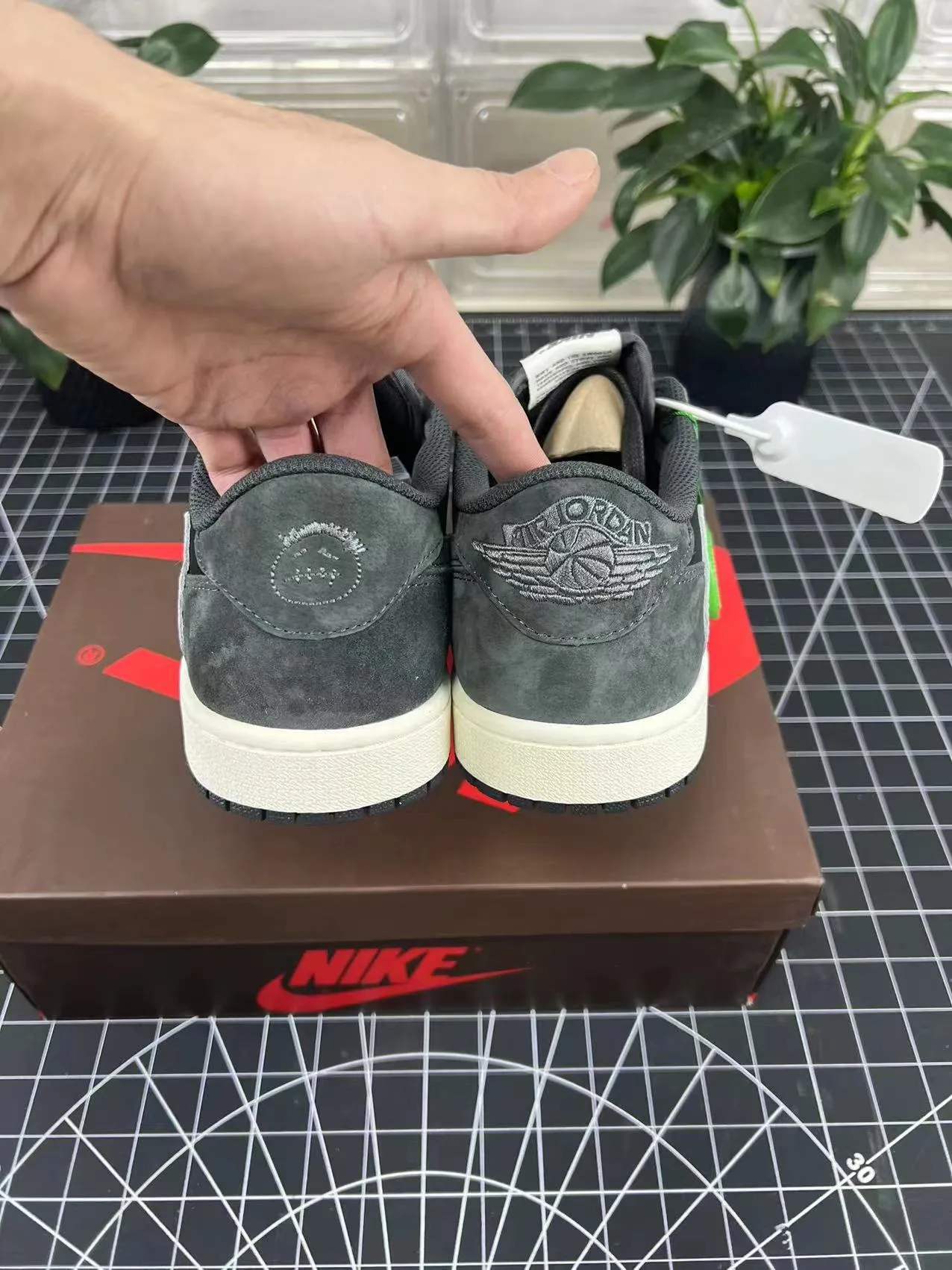 Energy Ease Motion AJ1 Low Travis Scott Reverse Phantom Grey