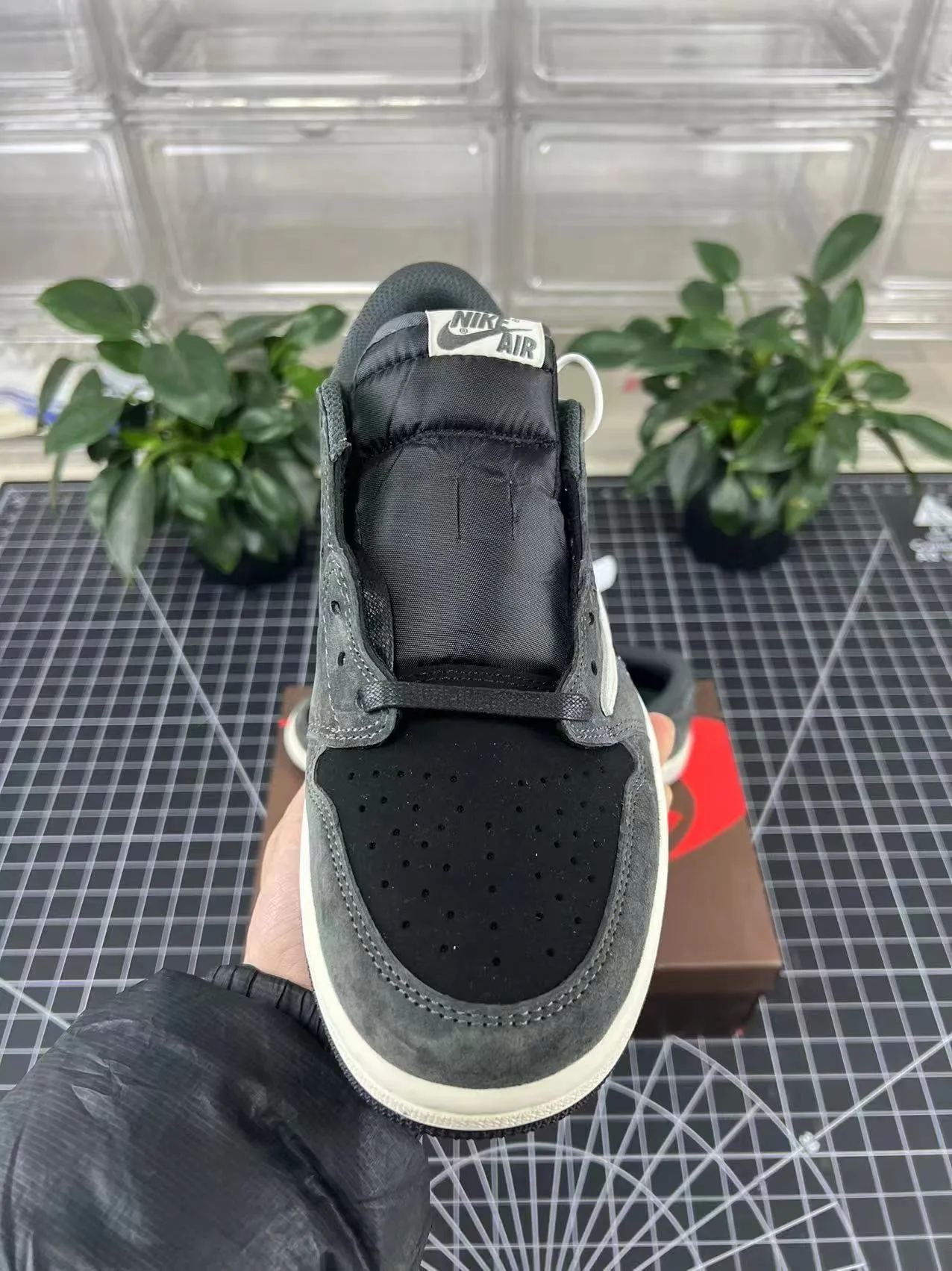Energy Ease Motion AJ1 Low Travis Scott Reverse Phantom Grey