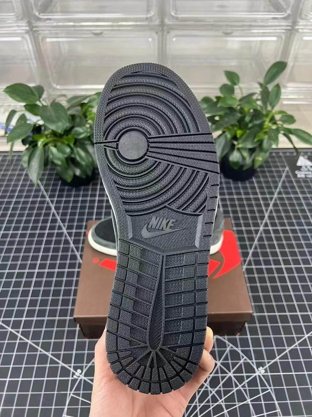 Energy Ease Motion AJ1 Low Travis Scott Reverse Phantom Grey