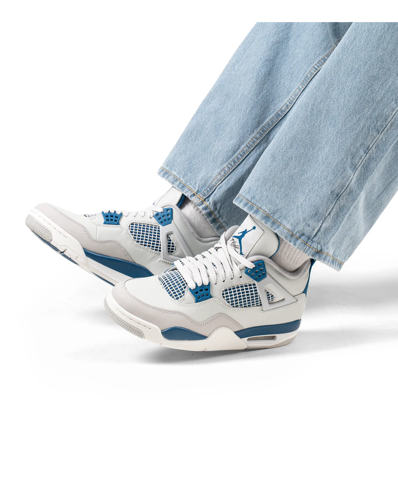 Enhanced grip Nike Air Jordan 4 Retro Military Blue