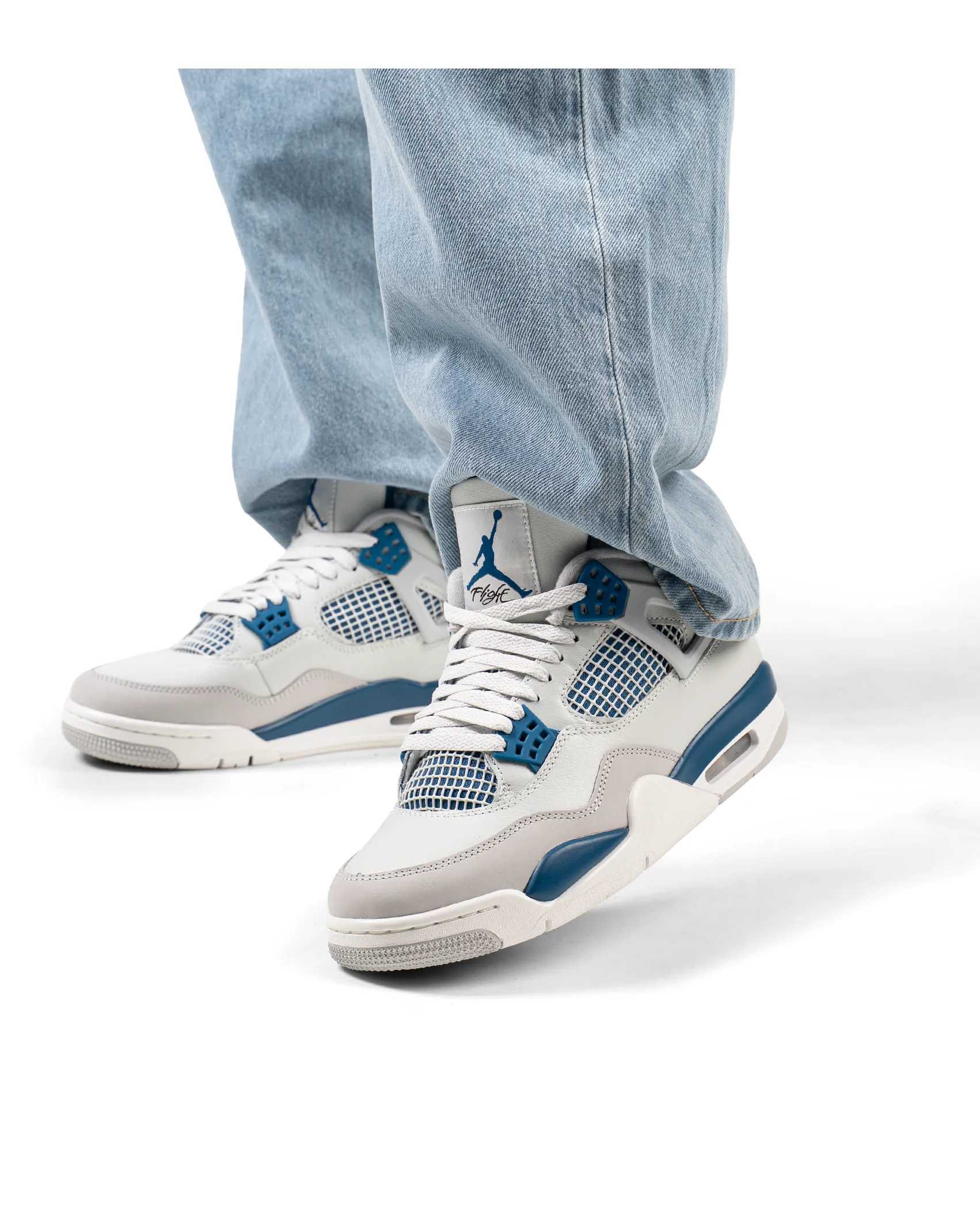 Enhanced grip Nike Air Jordan 4 Retro Military Blue