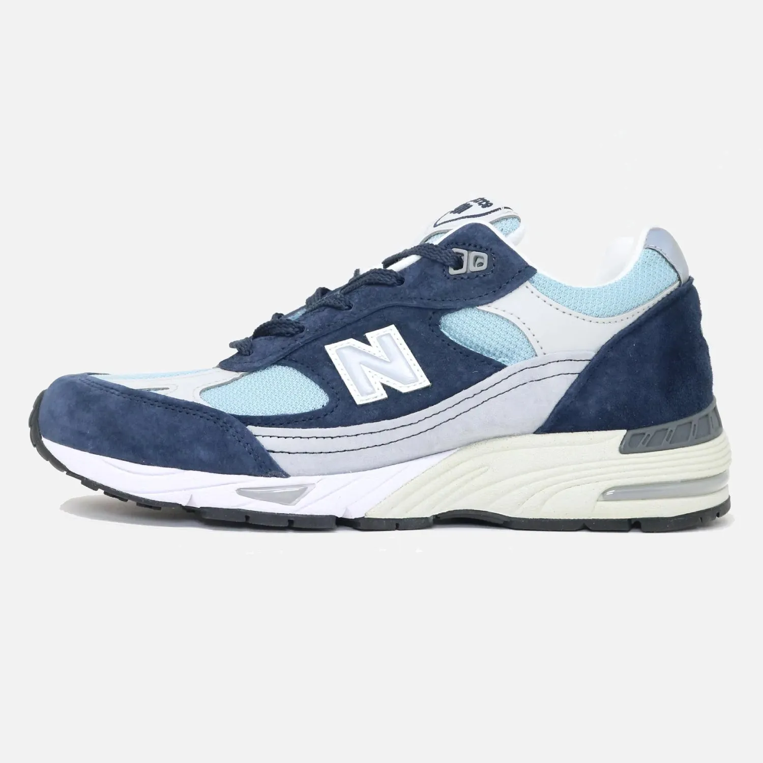 Women's New Balance 991 NBP - Blue running in a boardwalk area shoes running in marathons shoes