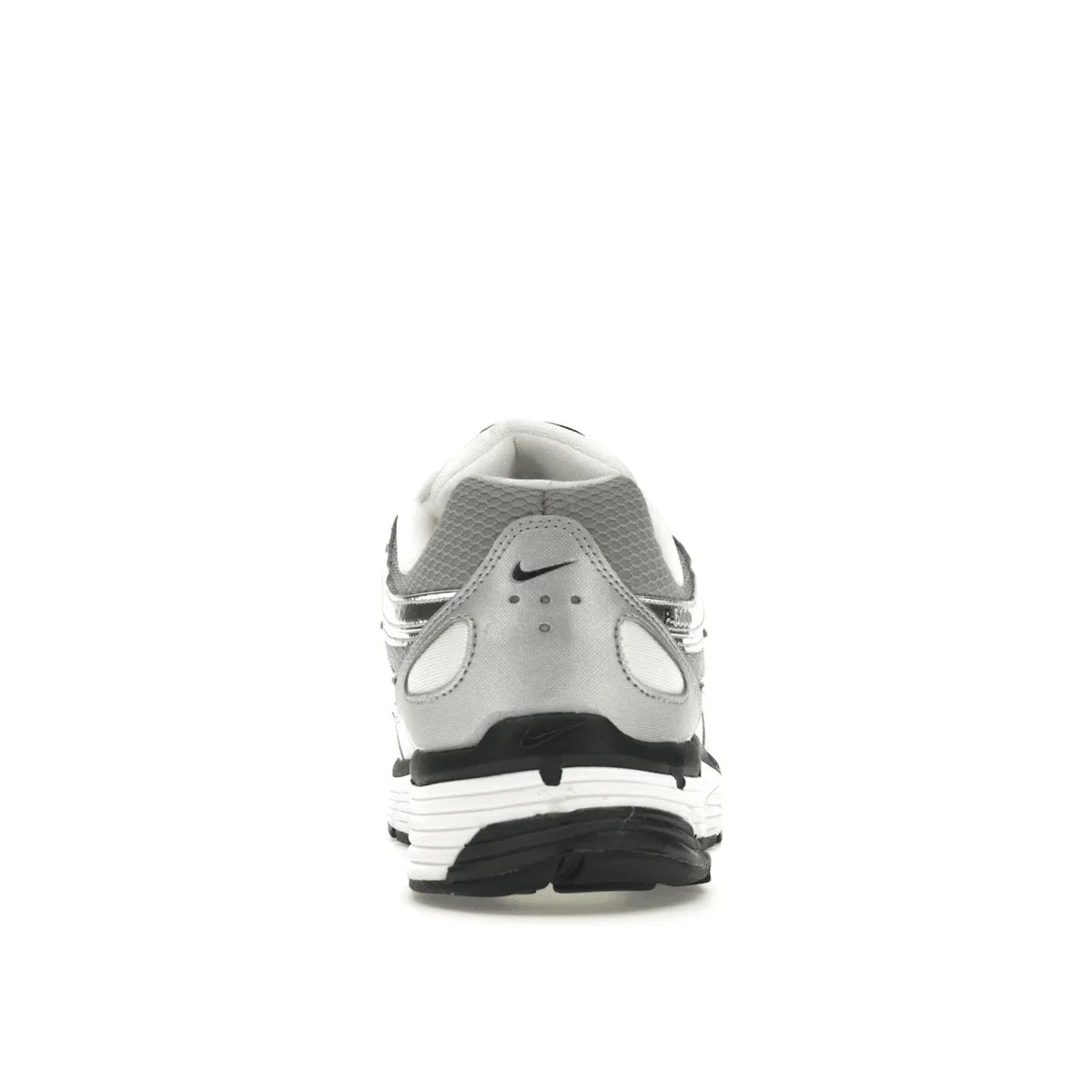 Everyday Comfort Look Nike P-6000 Metallic Silver