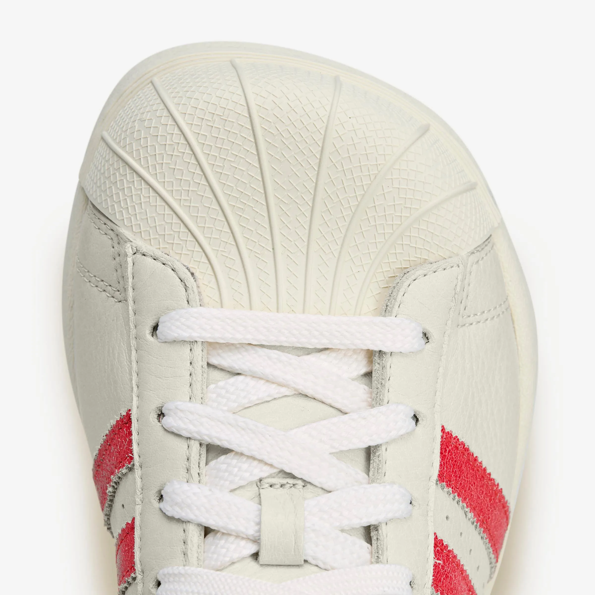 Fashion-driven Wmns Superstar x Avavav