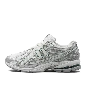 track running shoes individual sport New Balance 1906R Silver Metallic Sea Salt