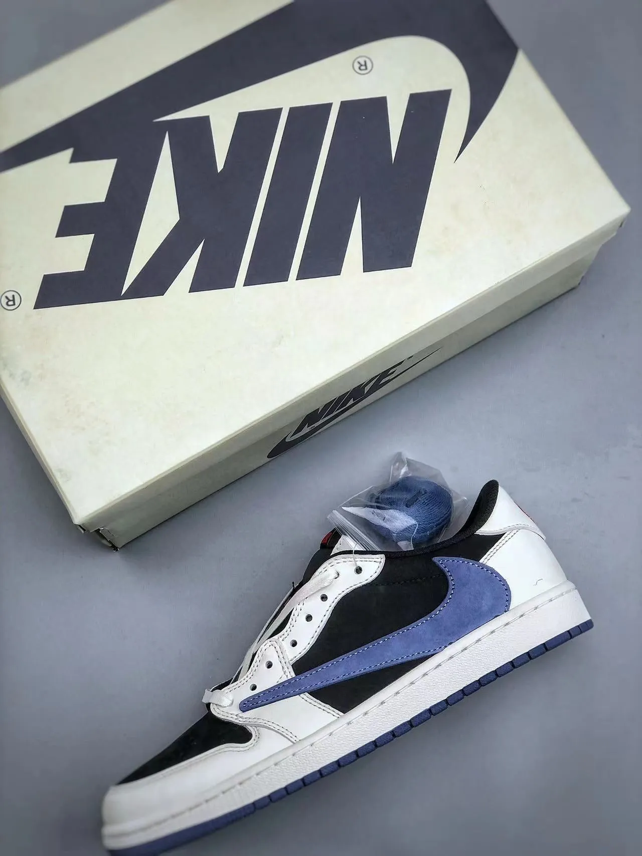 Flattering performance AJ1 Low Travis Scott Reverse Blue