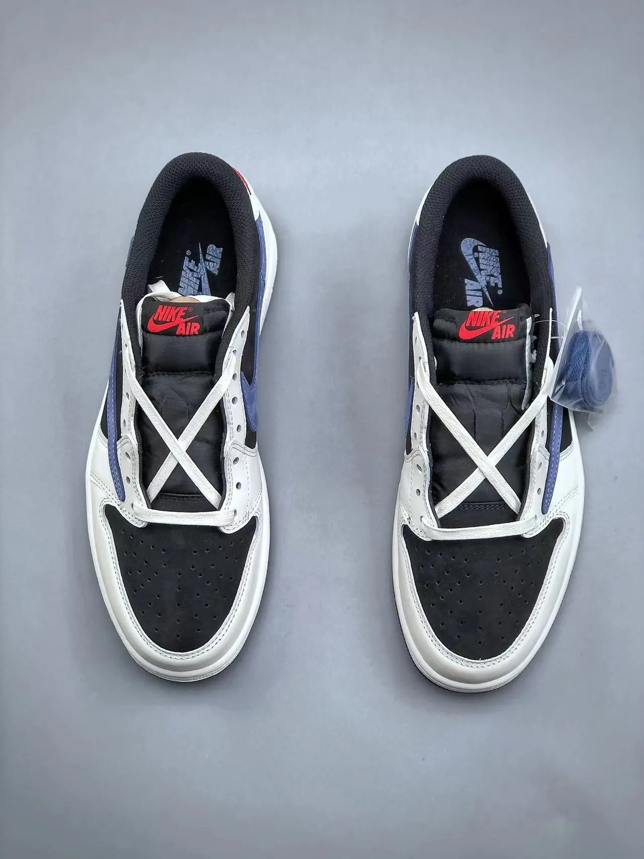 Flattering performance AJ1 Low Travis Scott Reverse Blue