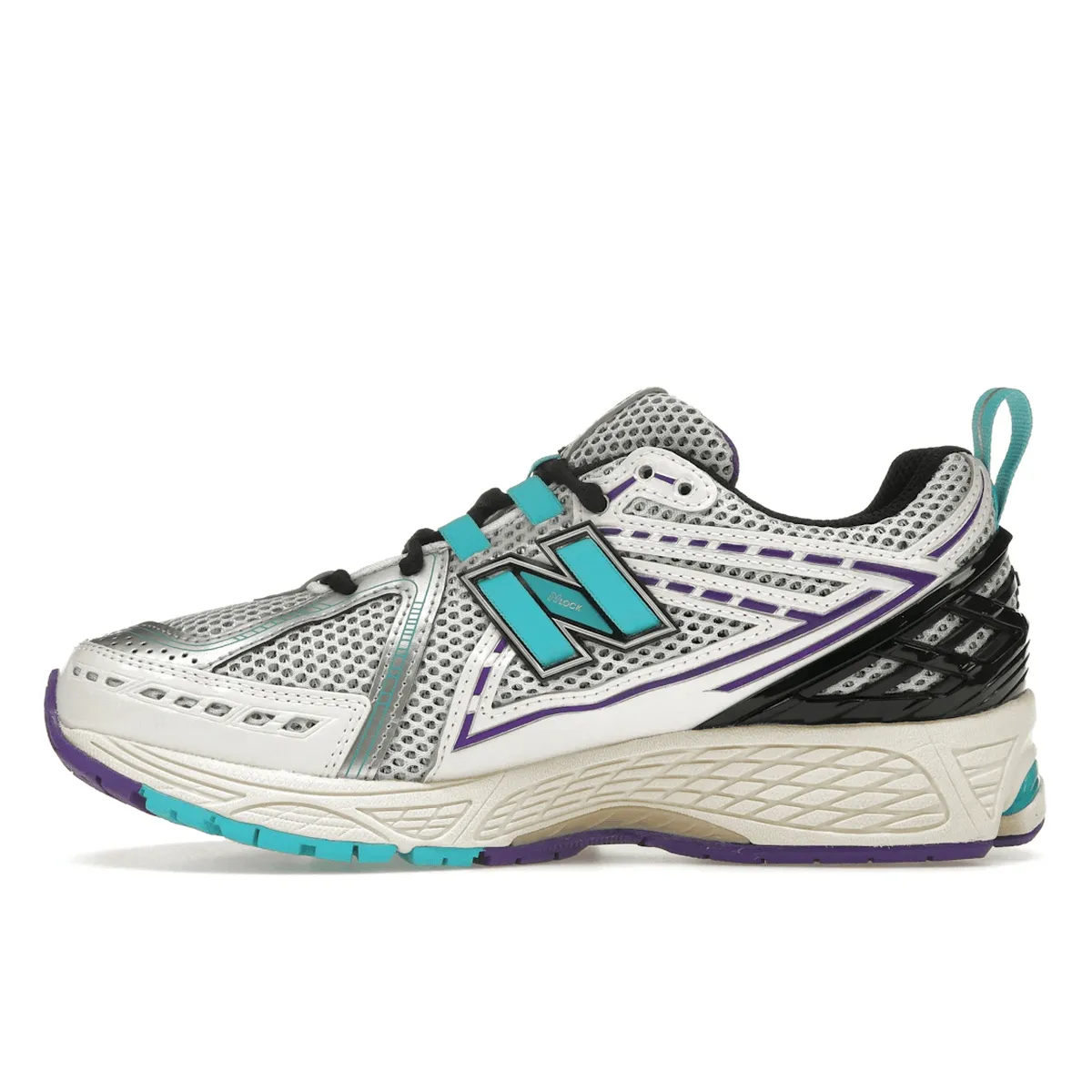 Foot - conforming New Balance 1906R Charlotte Hornets