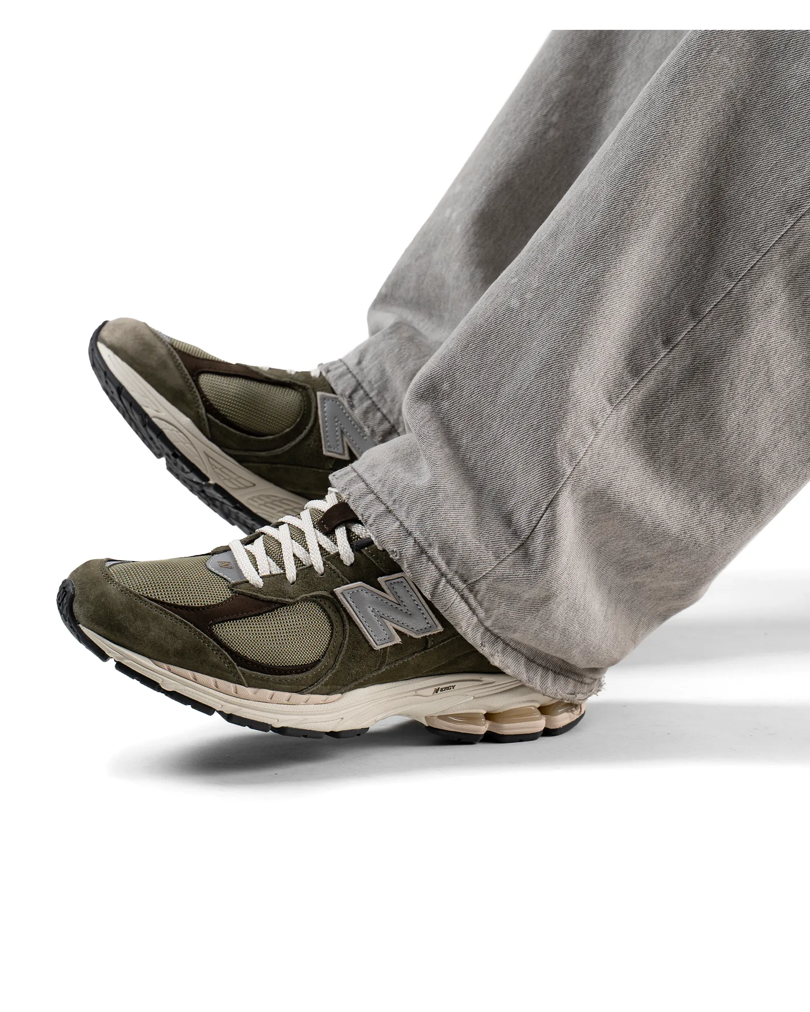 High-performance ease New Balance 2002R Olive Brown
