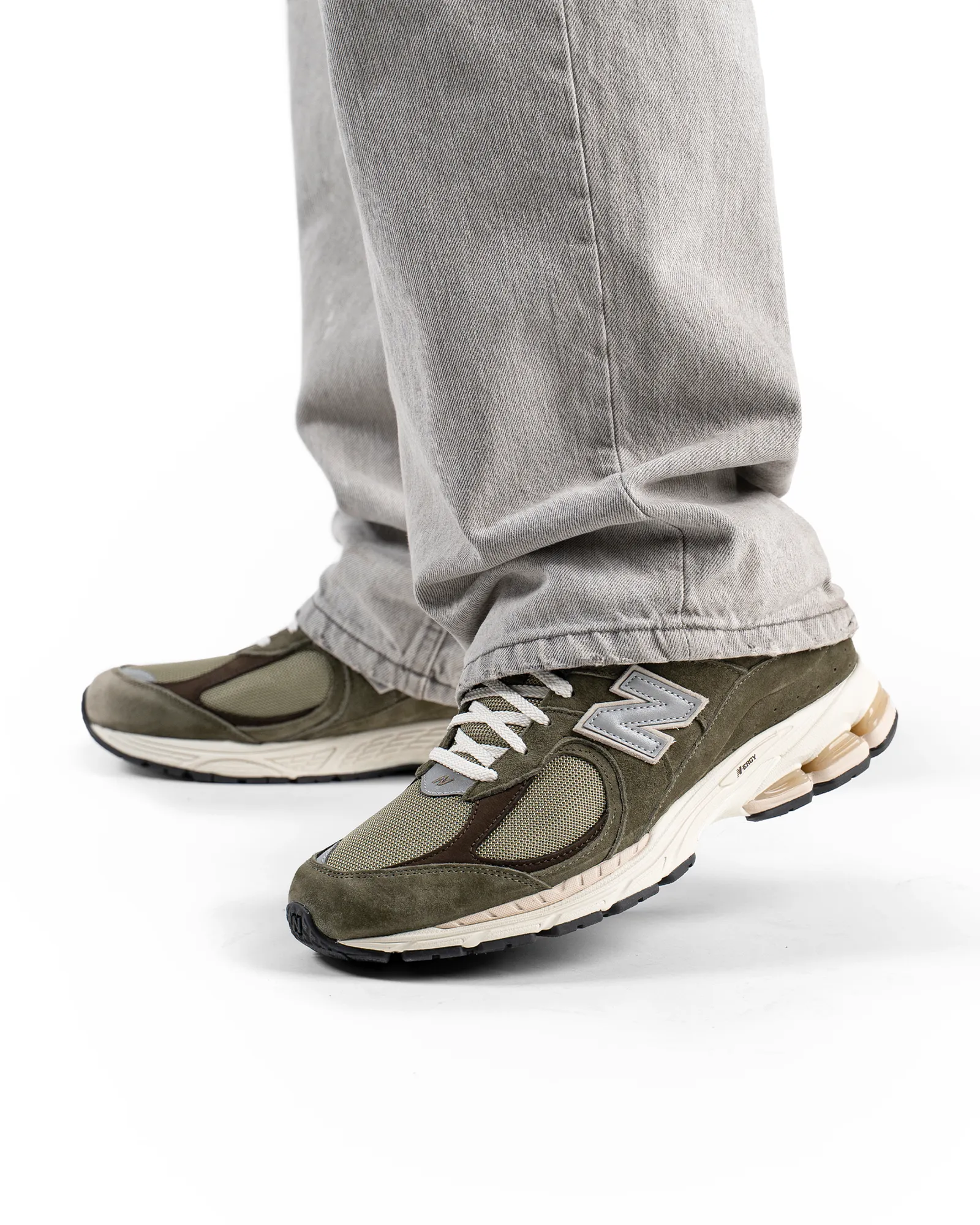 High-performance ease New Balance 2002R Olive Brown