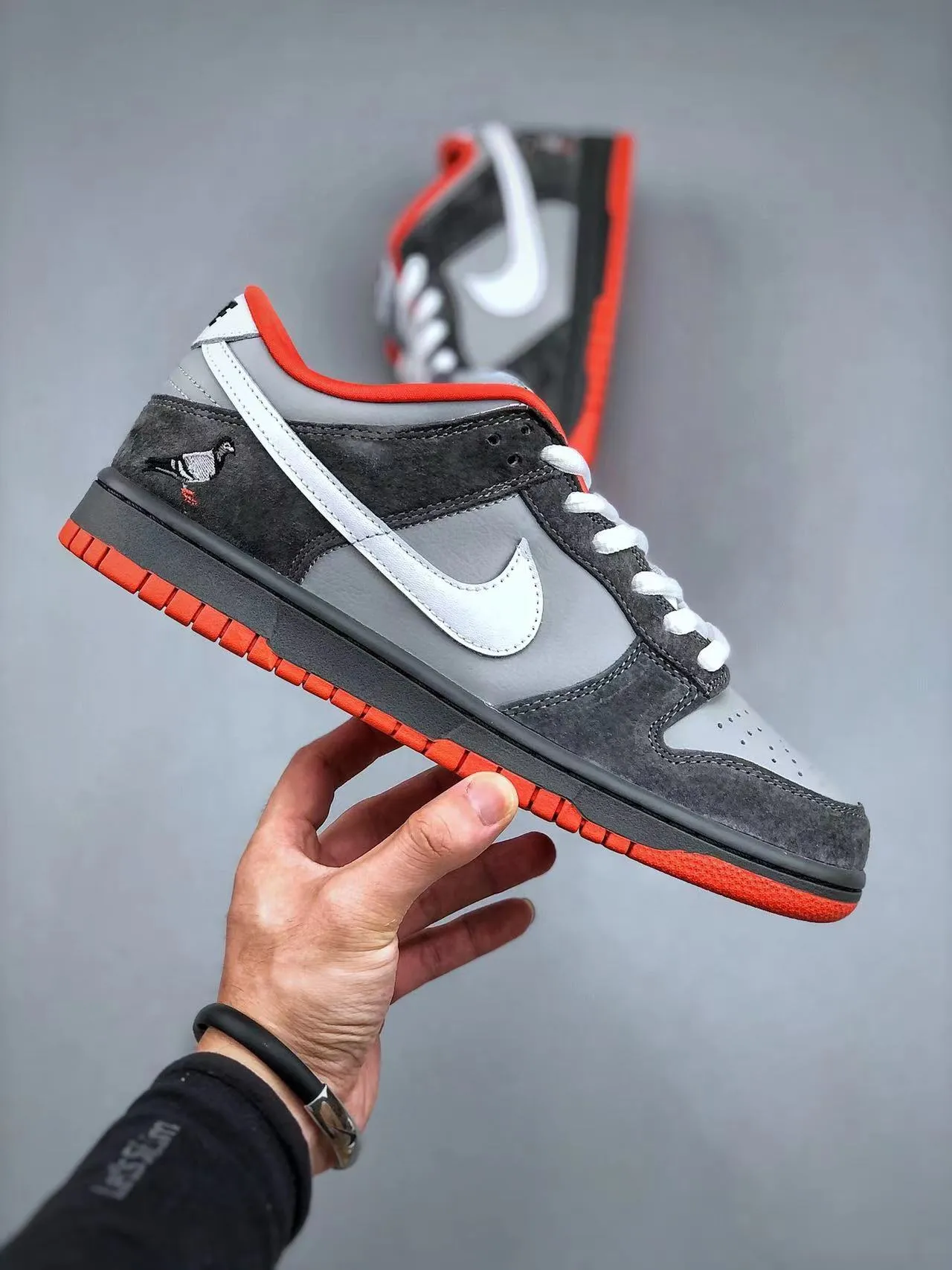 Jeff Staple x Dunk Low Pro SB 'Pigeon' Upgraded wear