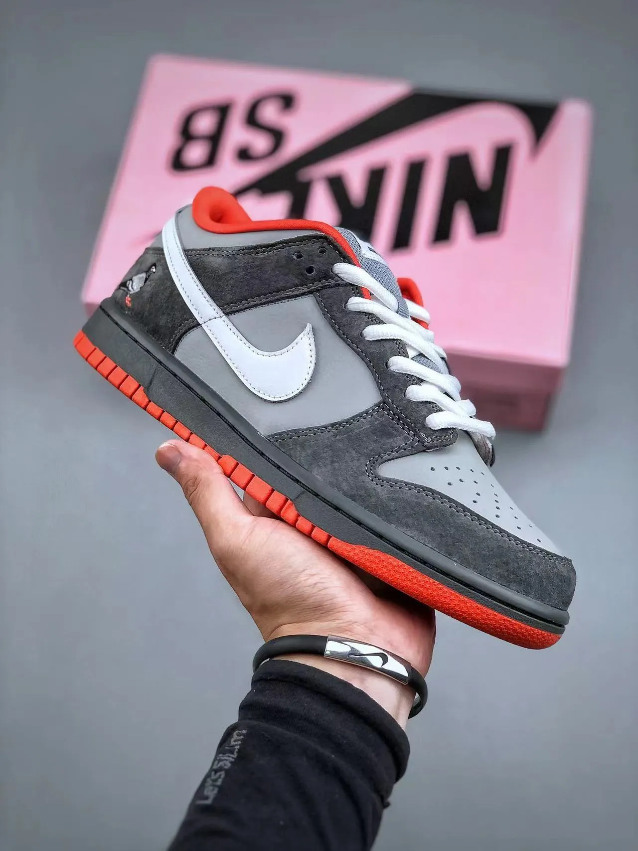Jeff Staple x Dunk Low Pro SB 'Pigeon' Upgraded wear
