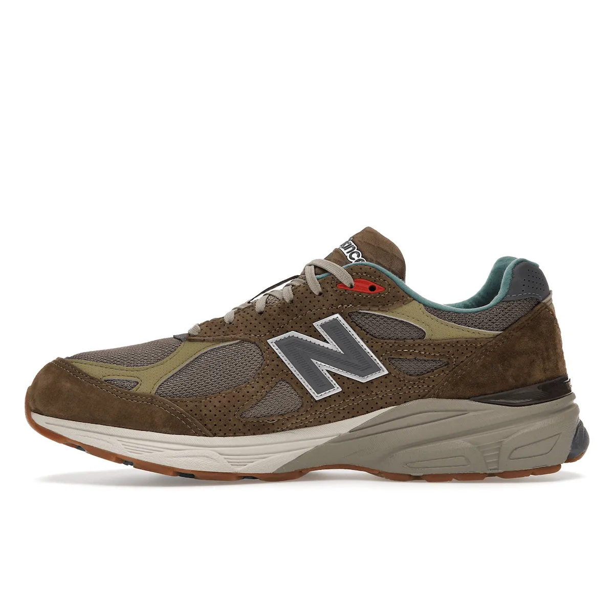 Light Build New Balance 990v3 MiUSA Bodega Here To Stay