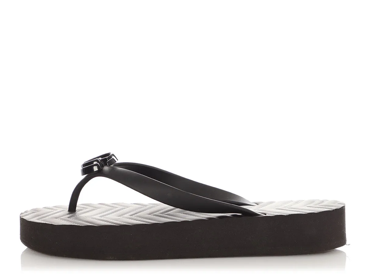 Minimal Feel Gucci Black GG Rubber Thong Sandals