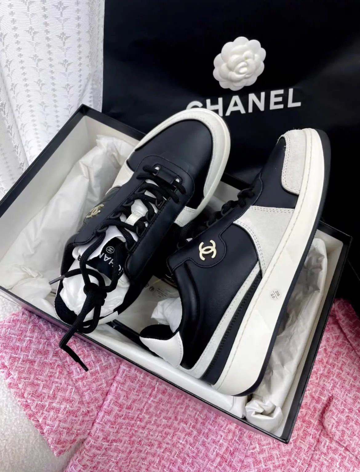Multi-functional materials Chanel 23B new black sneakers