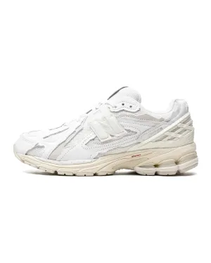 Mid - range New Balance 1906D Protection Pack White