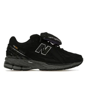 New Balance 1906R Cordura Pocket Black running in dry weather