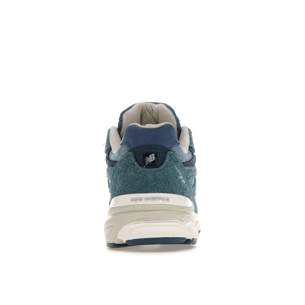 New Balance 990v3 MiUSA Levi's Denim Wide passage area