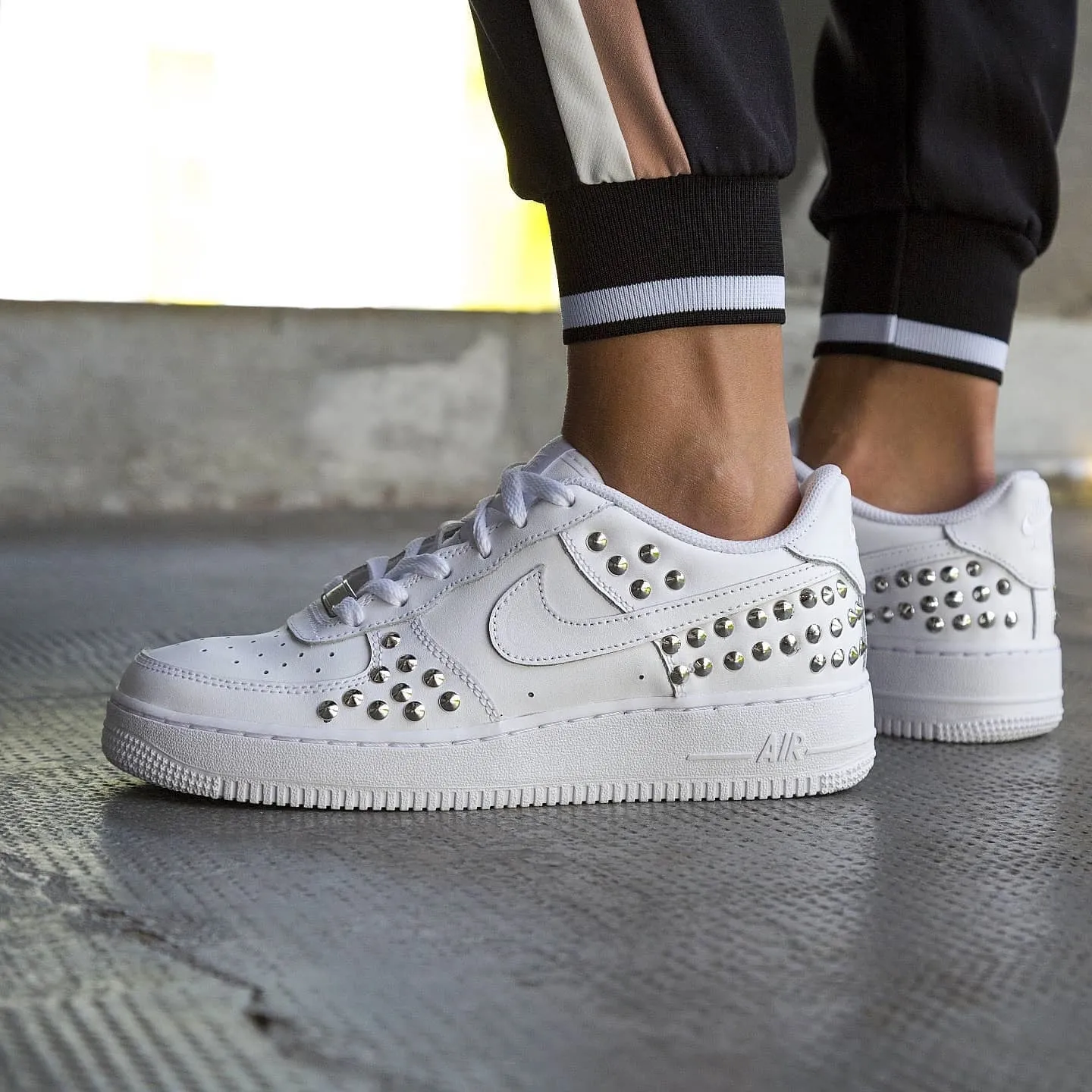 Classy ease Nike Air Force 1 Borchie silver