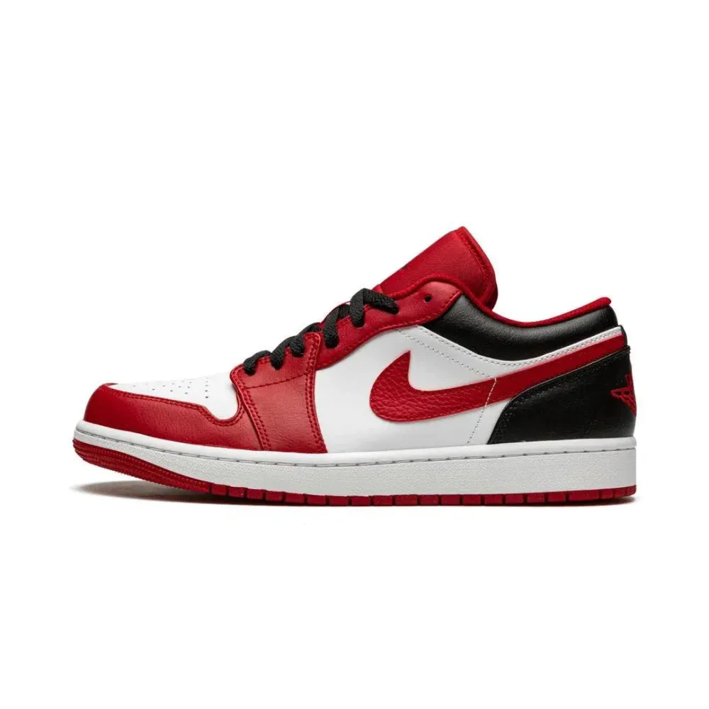 Sleek lines Nike Air Jordan 1 Low Chicago Bulls / Reverse Black Toe