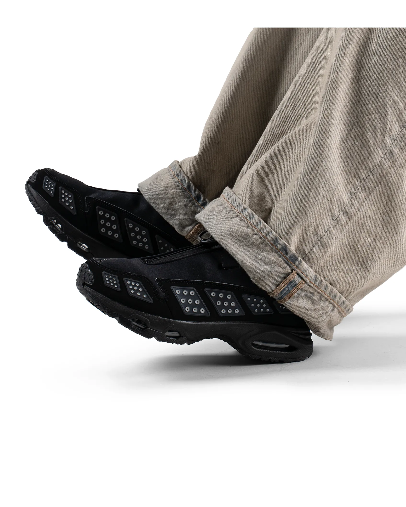 Nike Air Max Sunder Black Silver All Terrain Footwear
