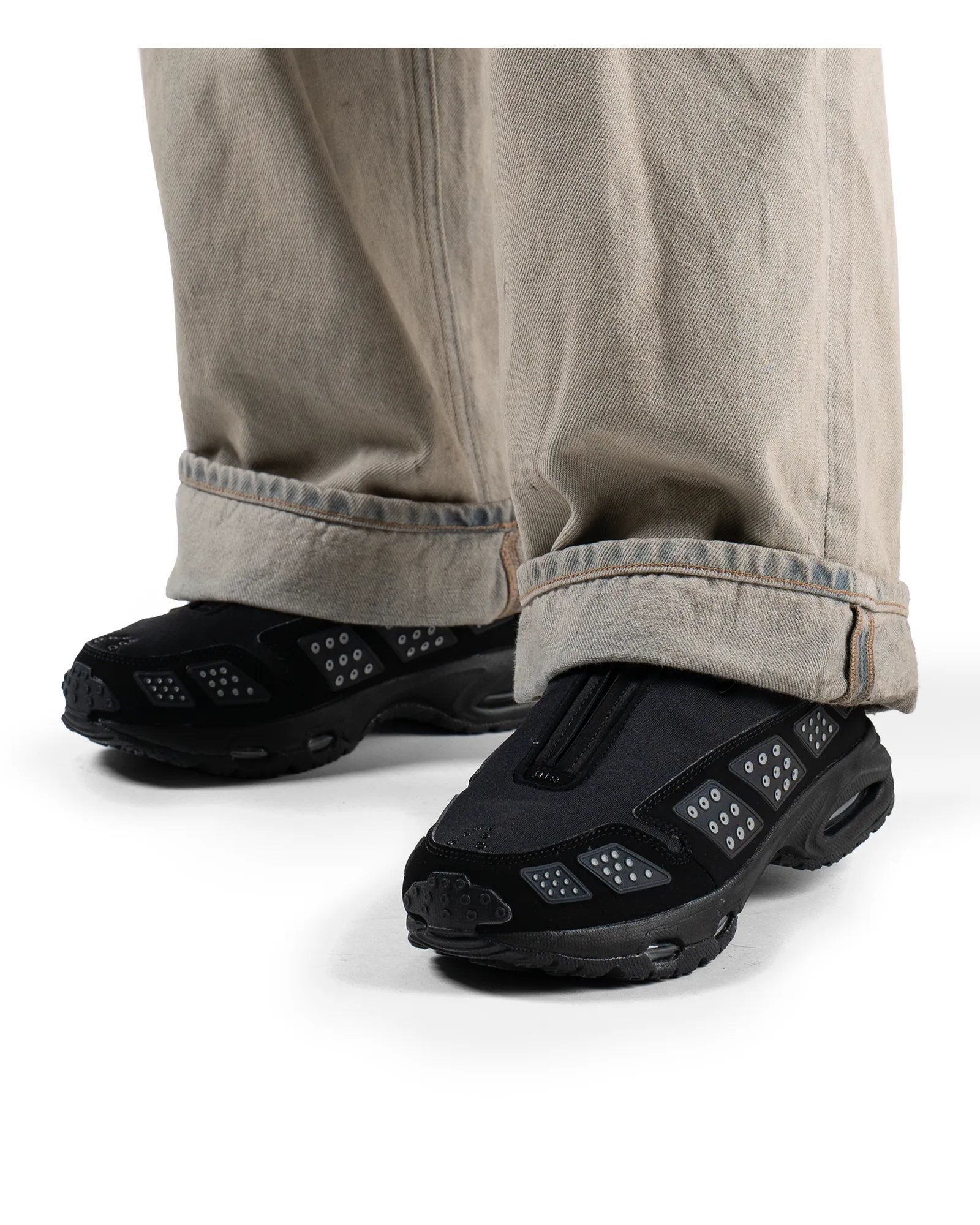 Nike Air Max Sunder Black Silver All Terrain Footwear