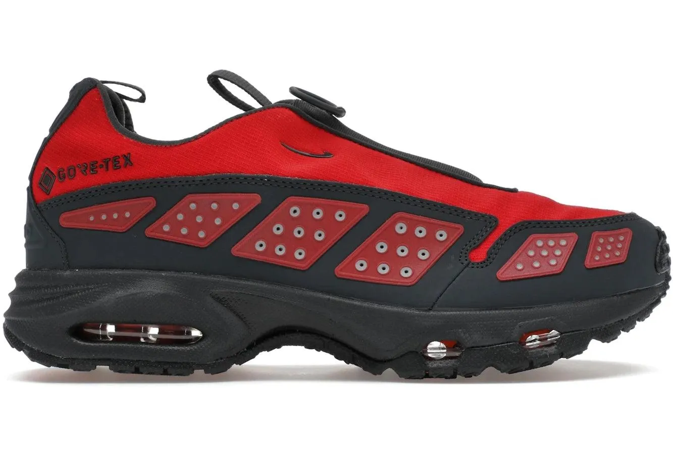 Nike Air Max Sunder Gore-Tex Hyper Crimson women's design