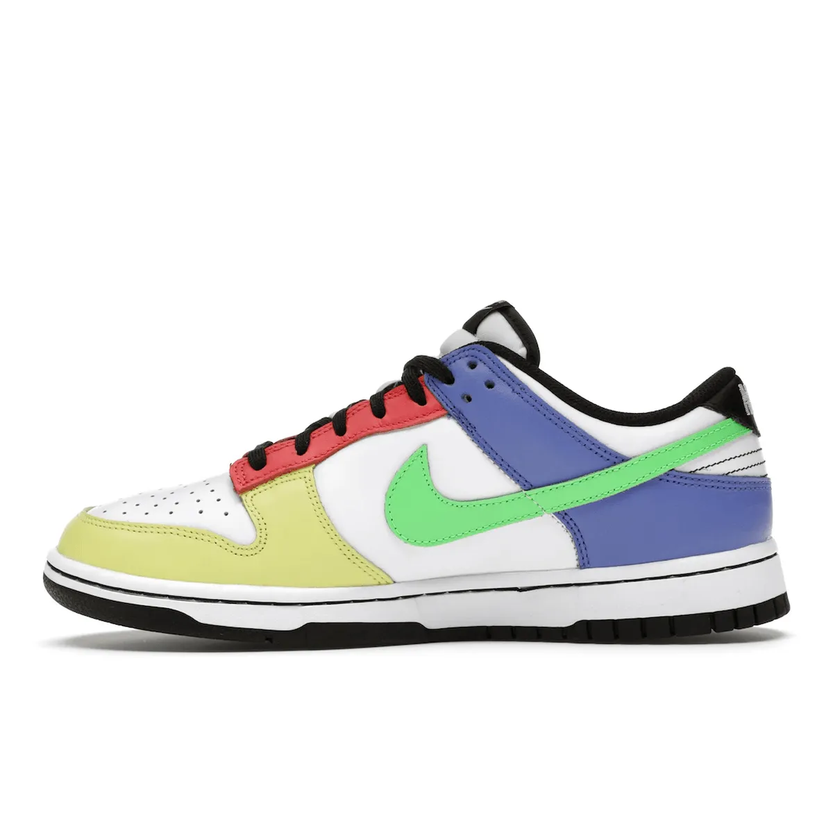 Nike Dunk Low Green Strike Light Walk-Step-In