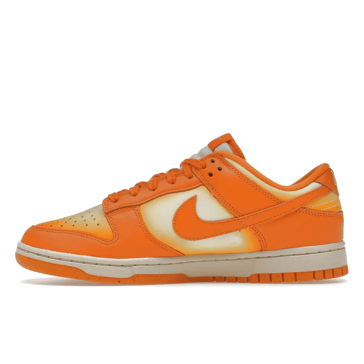 Nike Dunk Low Magma Orange Urban Step-On Move
