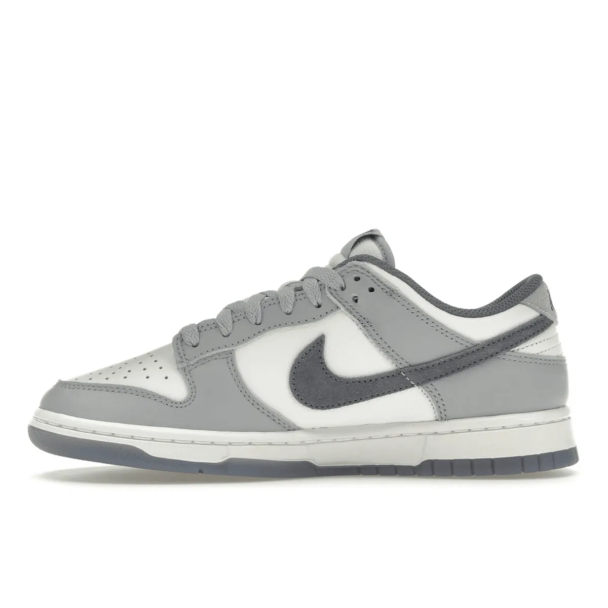 Nike Dunk Low SE Light Carbon Classic Appeal Fit