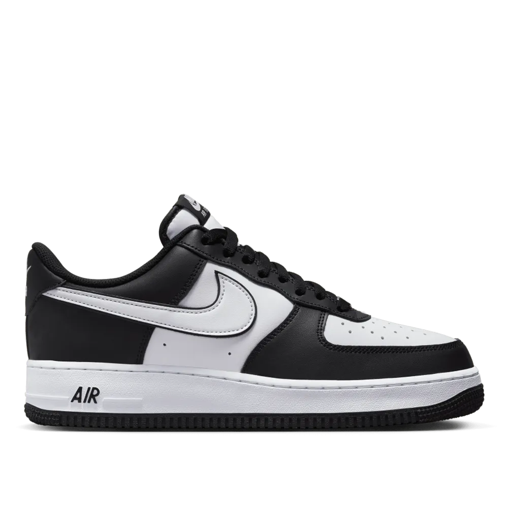 Nike Men's Air Force 1 '07 Shoes Sleek cushioning